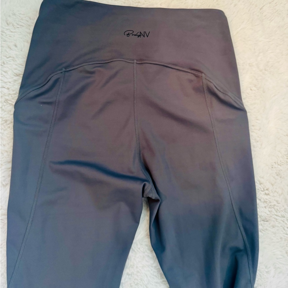 Body NV Women's Gray Zip-Up Athletic Top and Leggings Set - Picture 12 of 15
